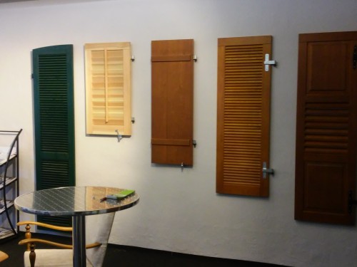 Ausstellung Holz-Fensterläden