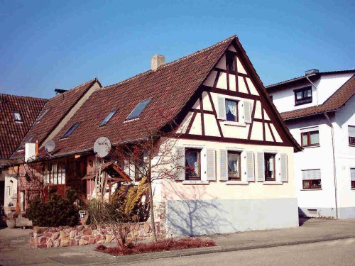 holzfensterläden lamellen Fachwerkhaus in Söllingen