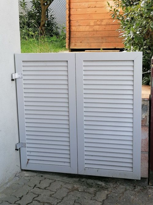 Gartentüre aus Aluminium-Fensterläden